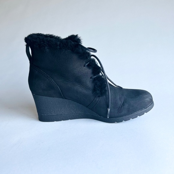 UGG Black Waterproof Leather Shearling Lining Ankle Wedge Boots size 8 - Picture 5 of 14